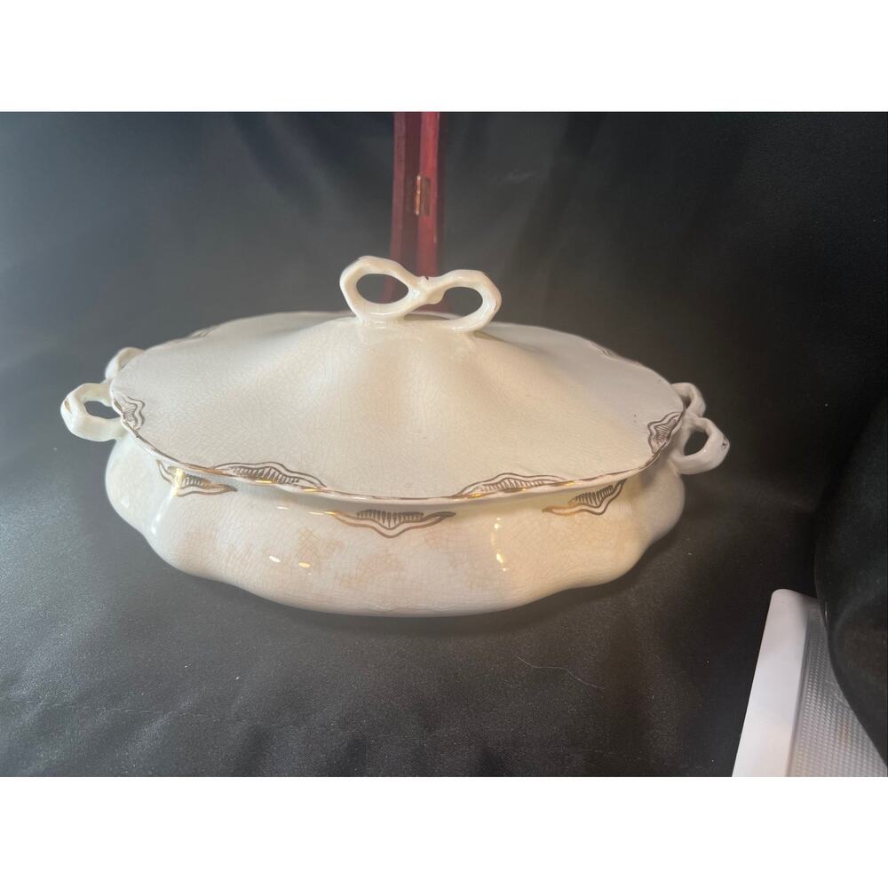 Vintage Covered Vegetable Dish/Tureen